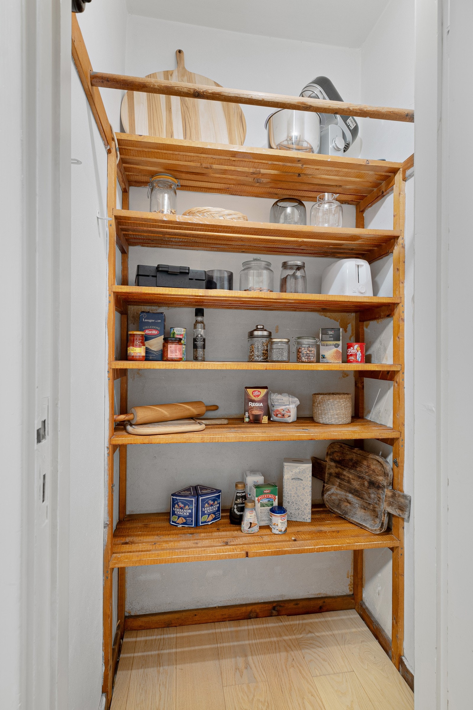 Fra entréen har du også adkomst til en praktisk bod. Galleribilde