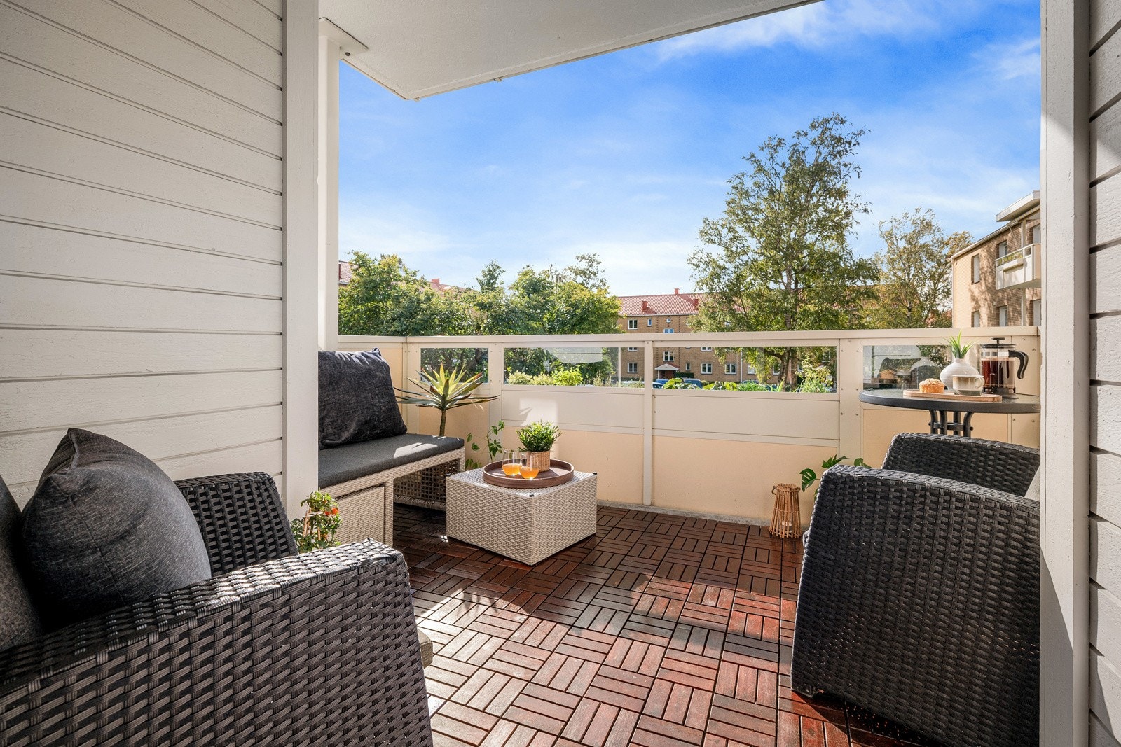 Fra stuen har du utgang til en stor og solrik vestvendt balkong på ca. 8m². Galleribilde