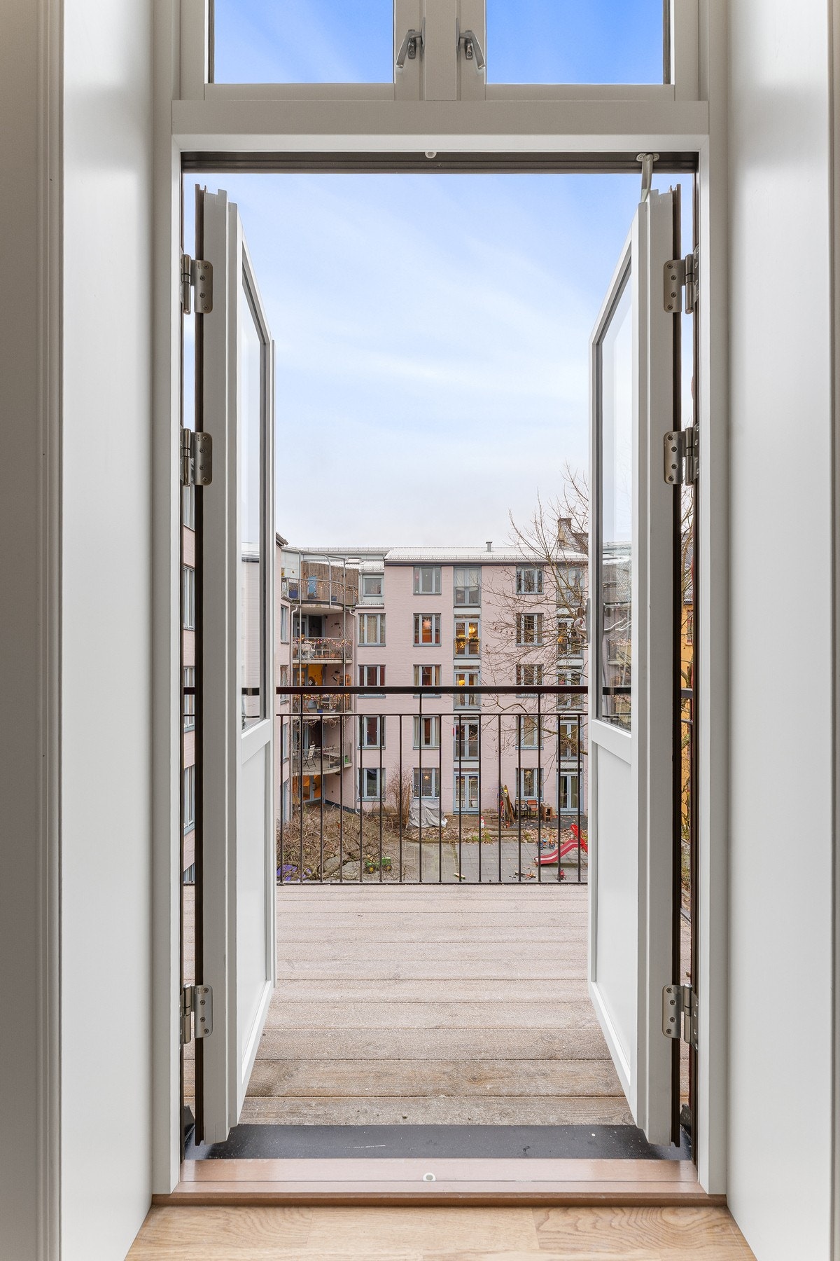 Ny balkong og balkongdør i 2025. Galleribilde