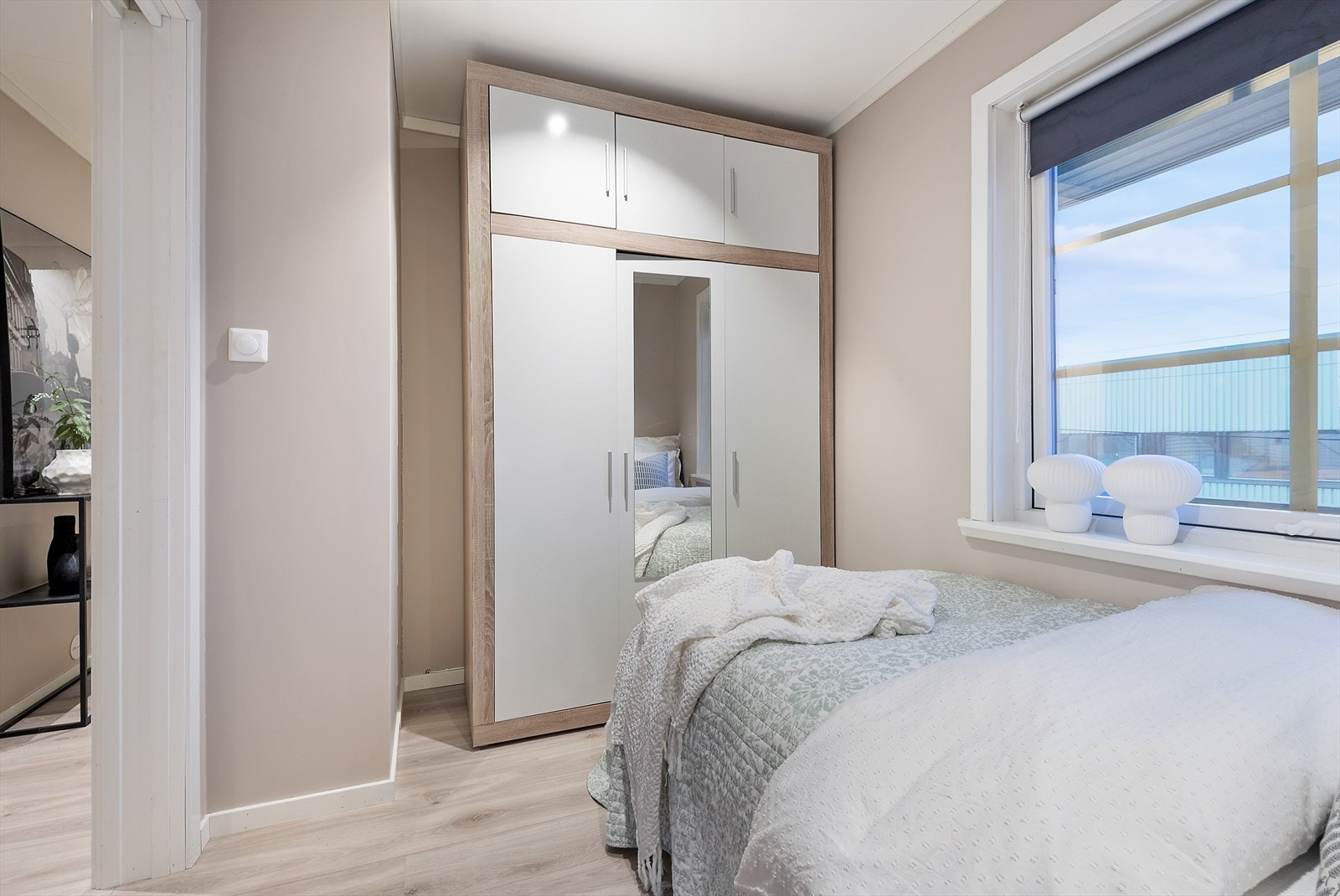 Plass til garderobeskap. Galleribilde