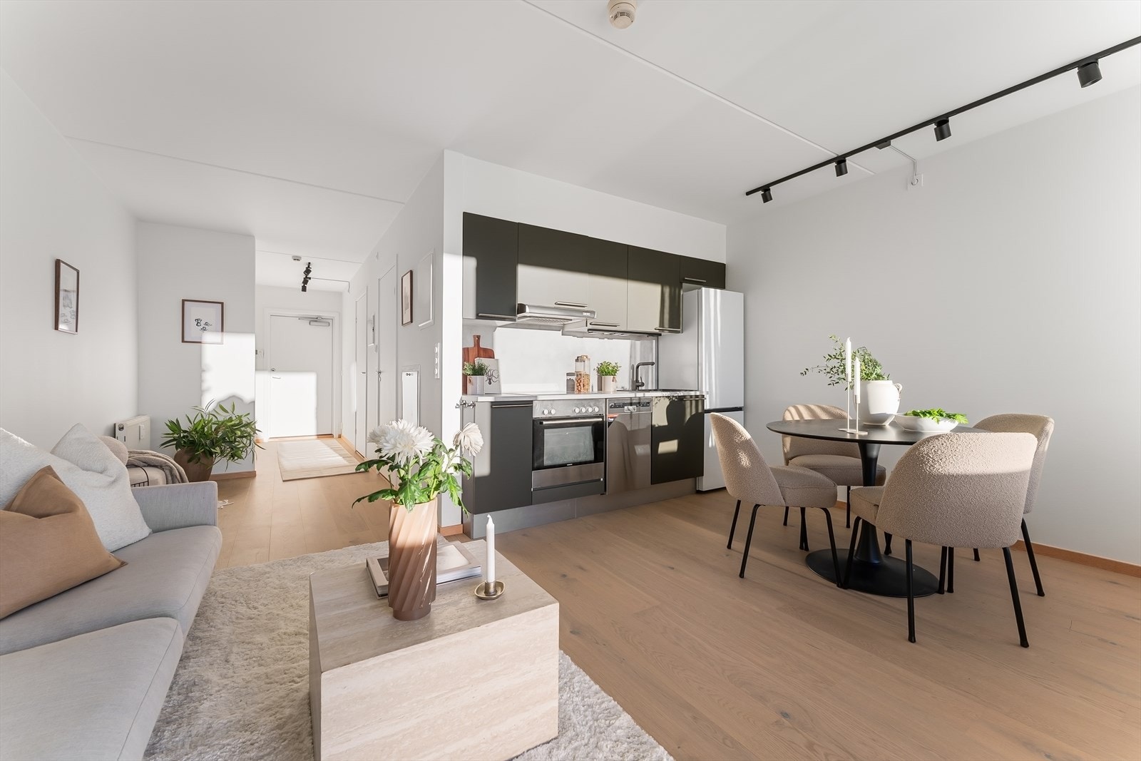 Leiligheten ble pusset opp i 2025 og holder gjennomgående god standard. Galleribilde