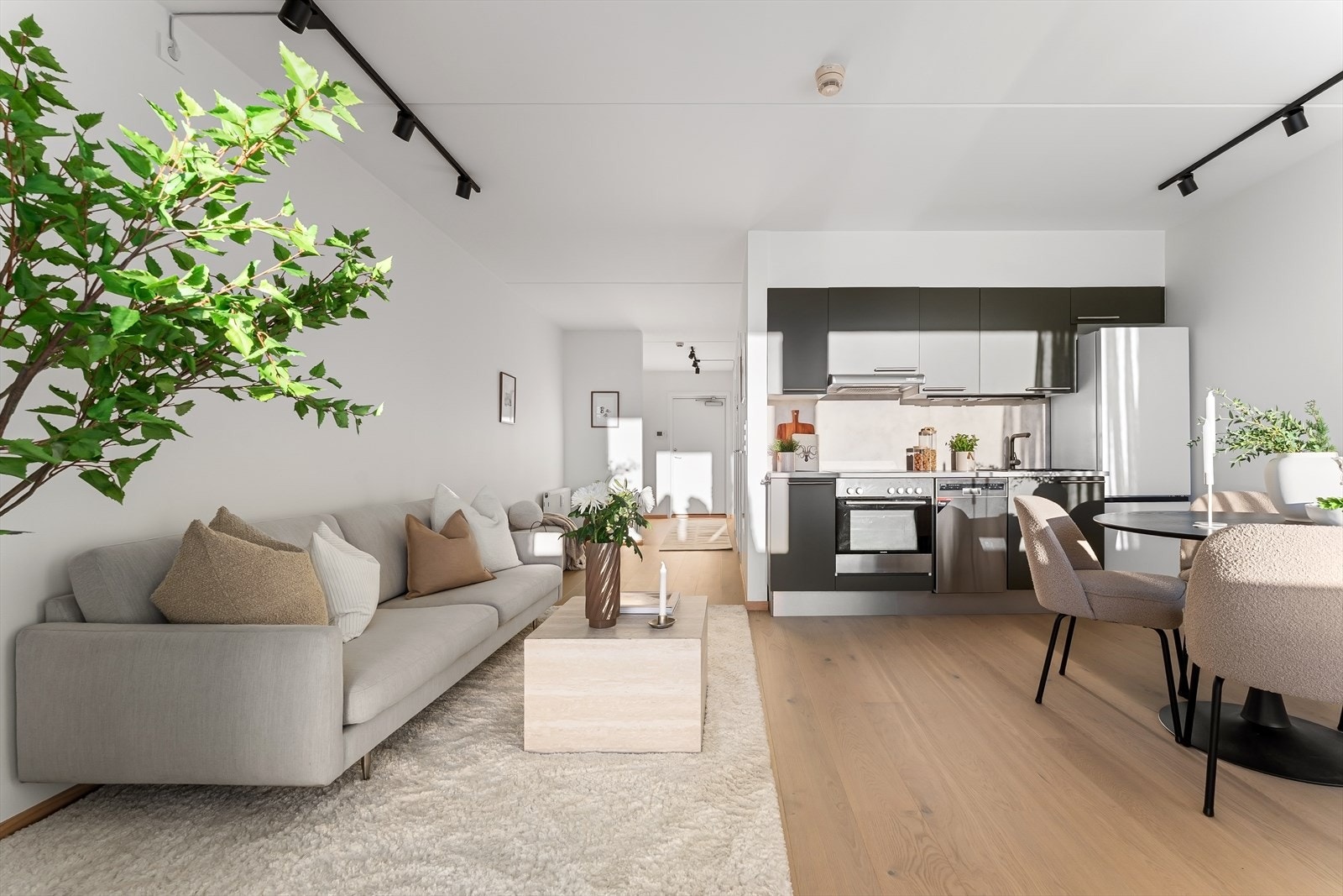 Leiligheten har en lys og tiltalende planløsning med fine og sosiale soner. Galleribilde