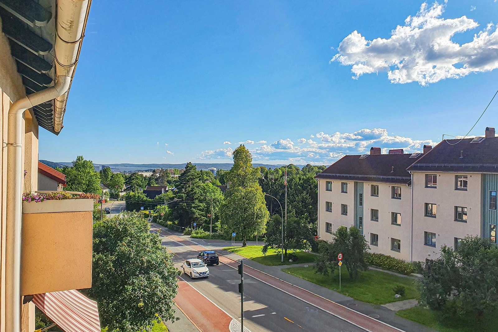 Fra balkongen er det nydelig utsikt helt ned til oslofjorden! Galleribilde