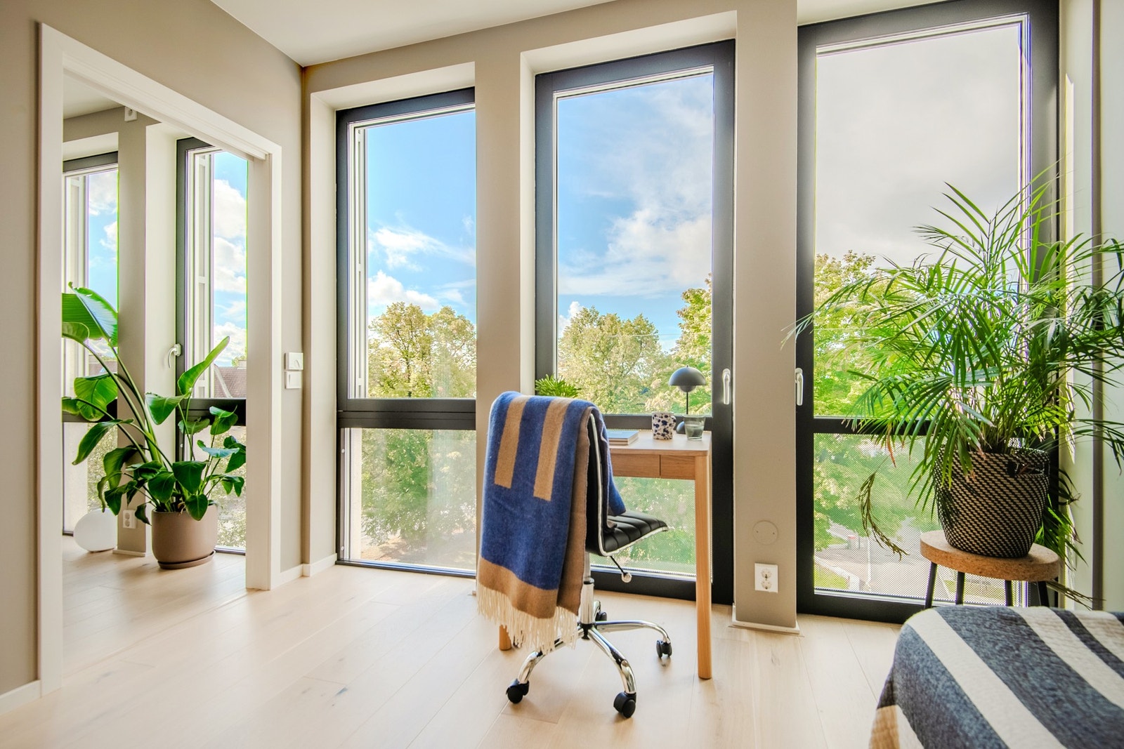 Hovedsoverommet benyttes i dag som kontor, gjesterom og har fransk balkong. Galleribilde