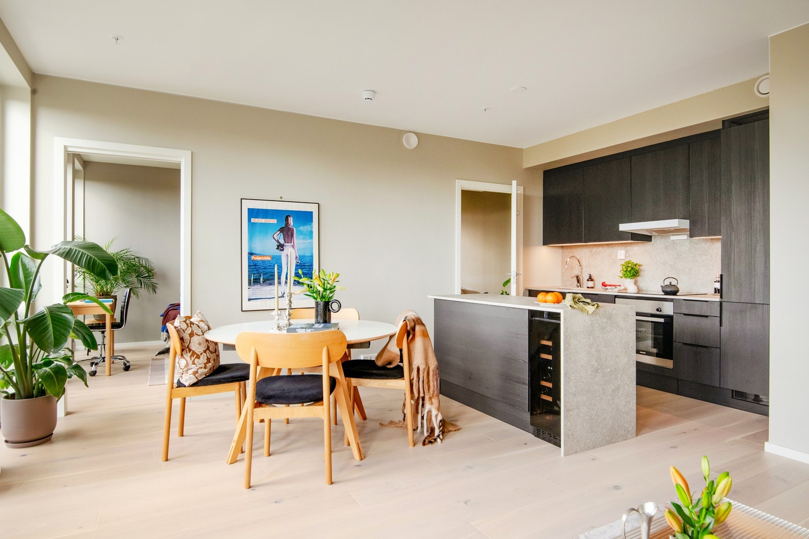 Dette er en rålekker og moderne 3-roms leilighet med høy standard. Galleribilde