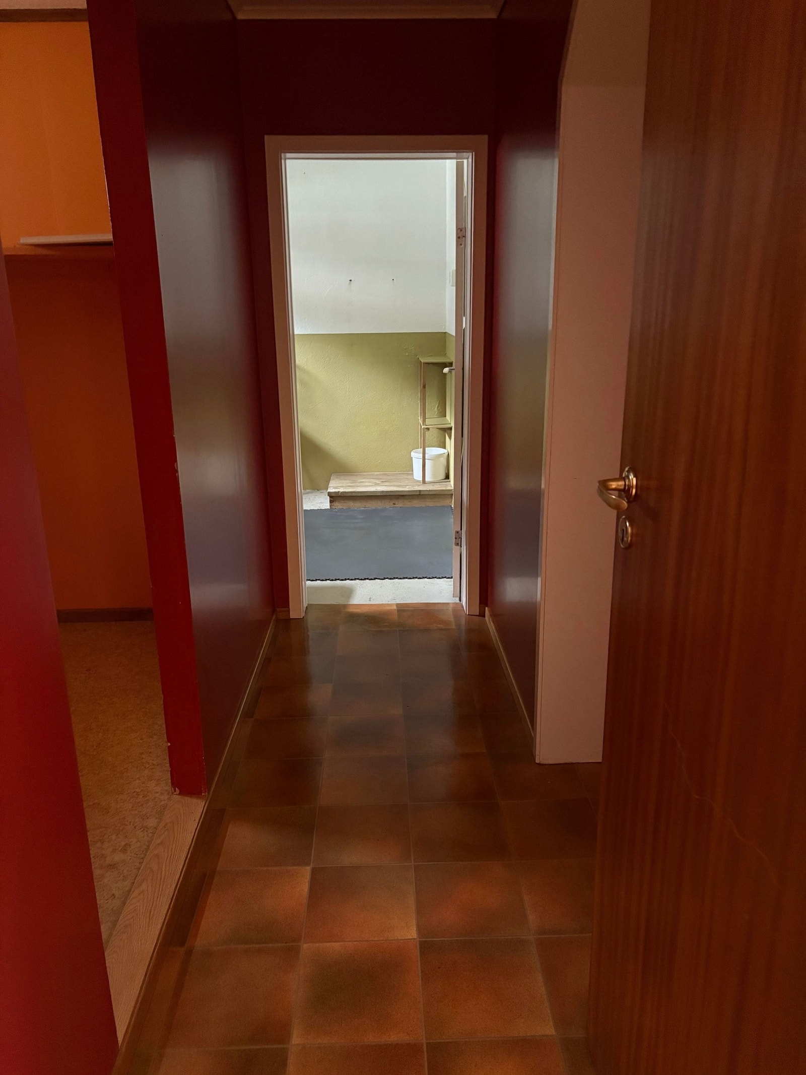 Gang, inngang vaskerom og bod, 1 etasje Galleribilde