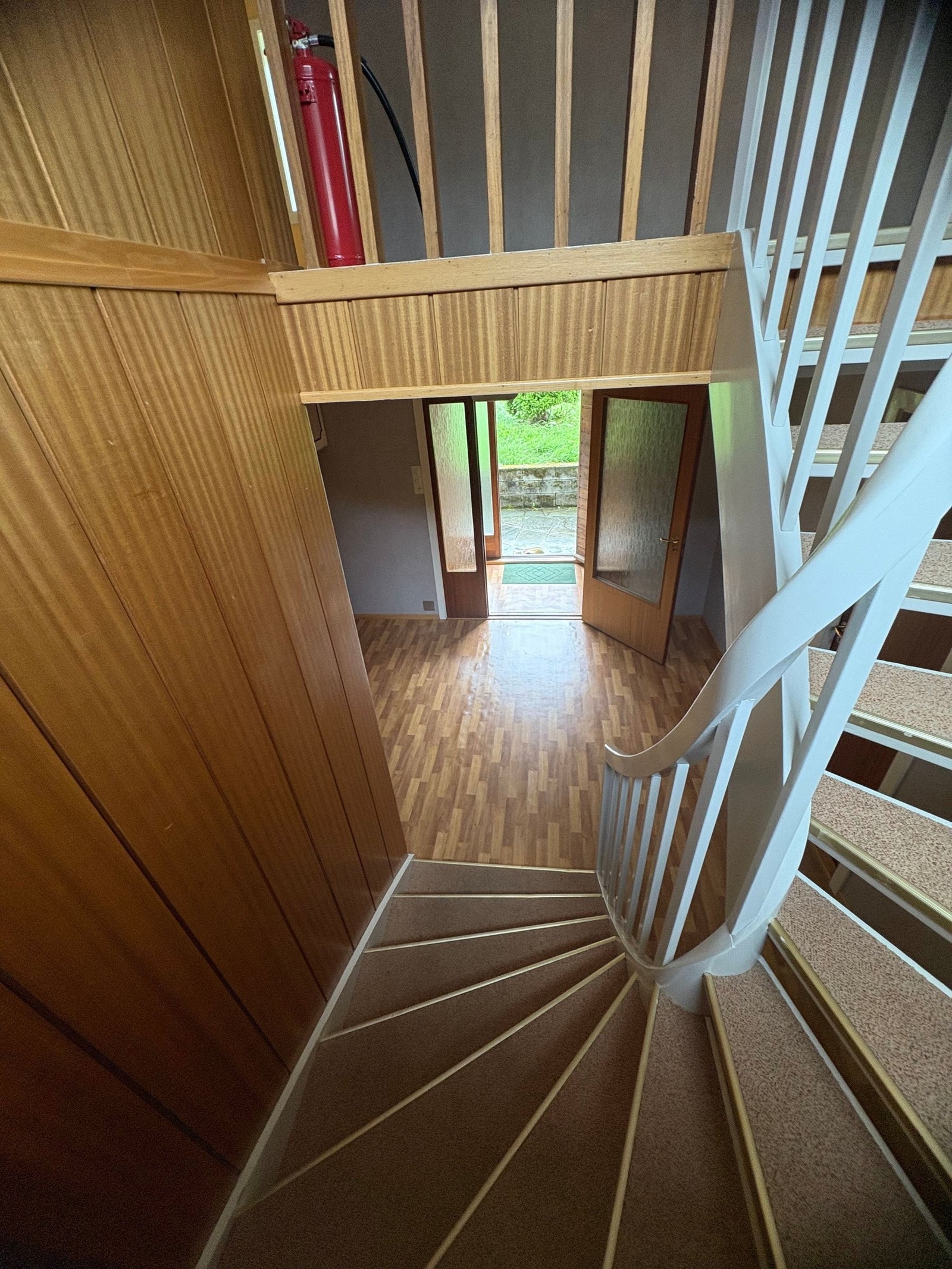 Trapp, gang og vindfang, 1 etasje Galleribilde