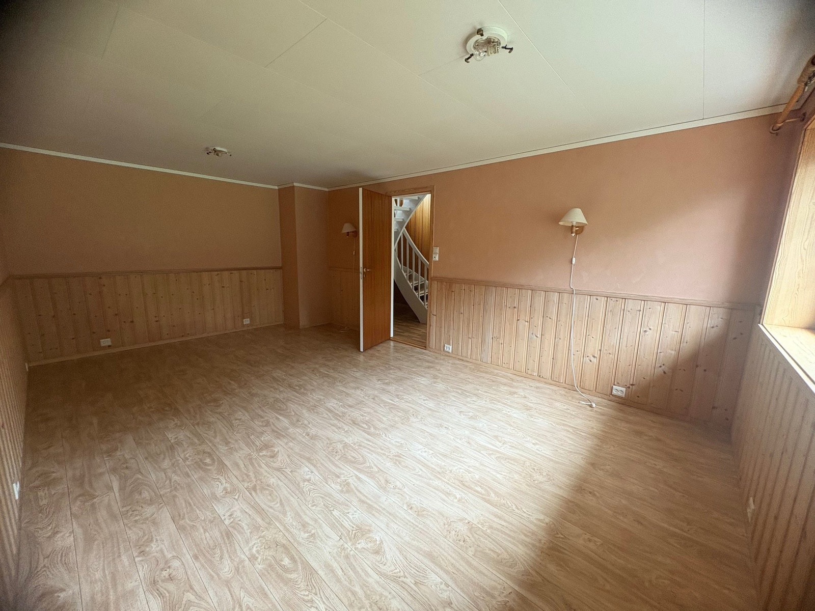 Soverom 1/oppholdsrom, 1 etasje Galleribilde