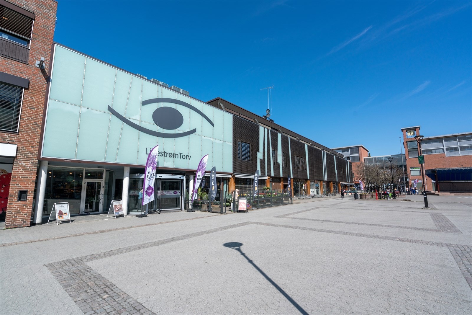 Lillestrøm Torv har et rikt utvalg av butikker for daglige nødvendigheter. Galleribilde