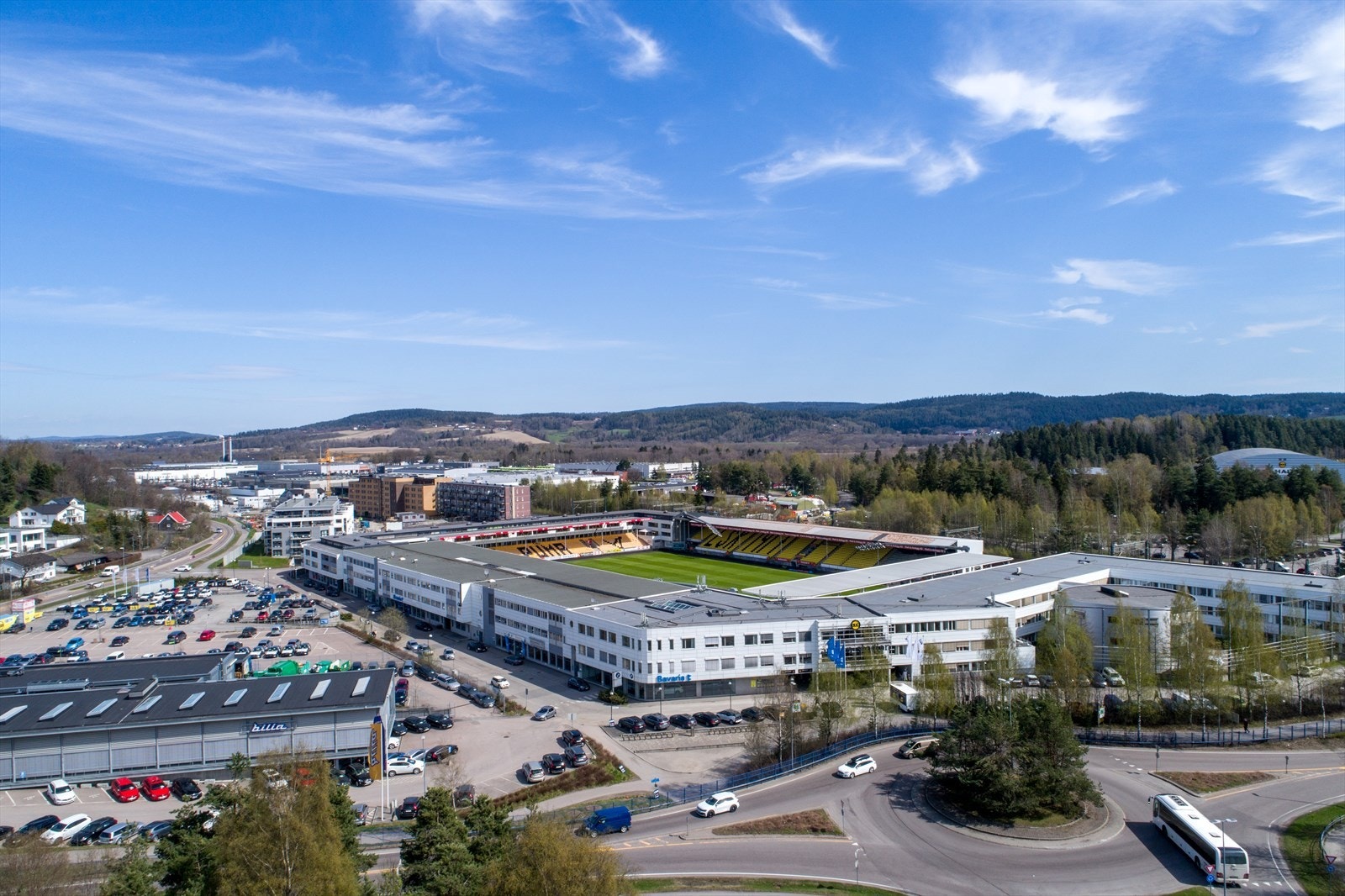 Åråsen stadion ligger ca fem minutters hurtig gange fra leiligheten. Galleribilde