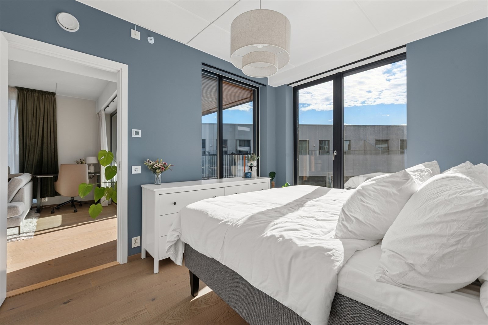 Rommet er malt i en delikat og pen farge, som gir godt soveklima. Galleribilde