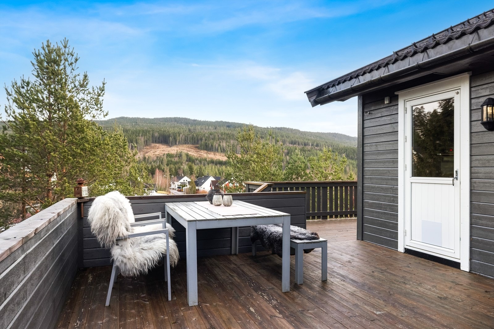 Utsikt mot marka Galleribilde