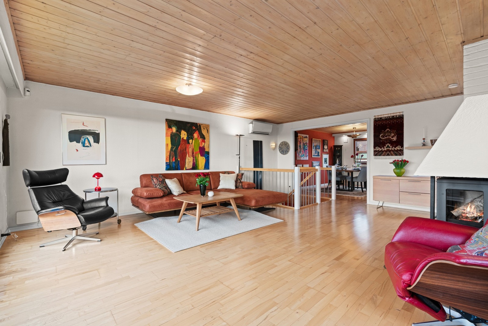 Her har du plass til sofagruppe av ønsket størrelse med tilhørende medieløsning Galleribilde