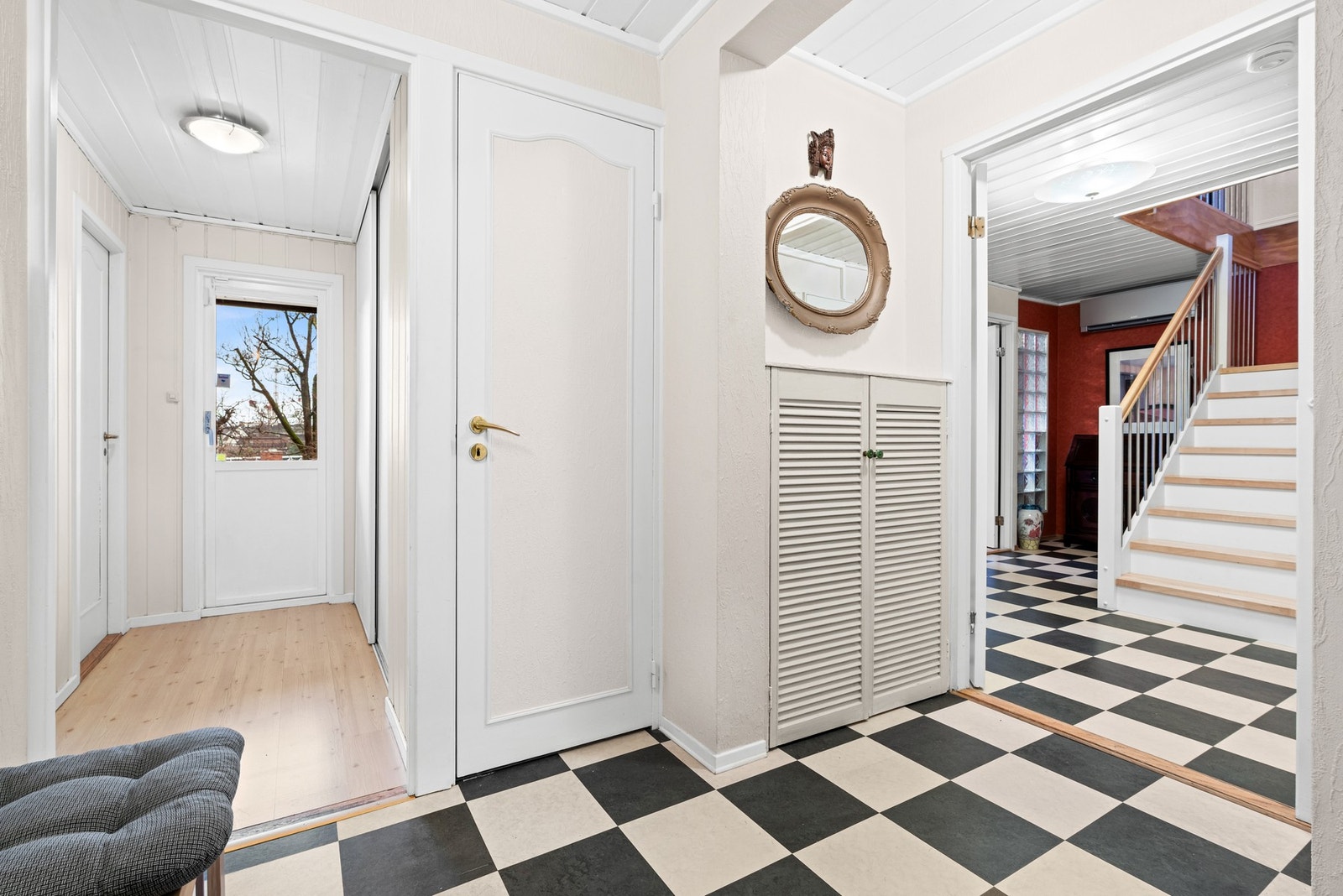 Videre tilkomst til gang med bod (mulighet for sov nr 4) og utgang til hage Galleribilde