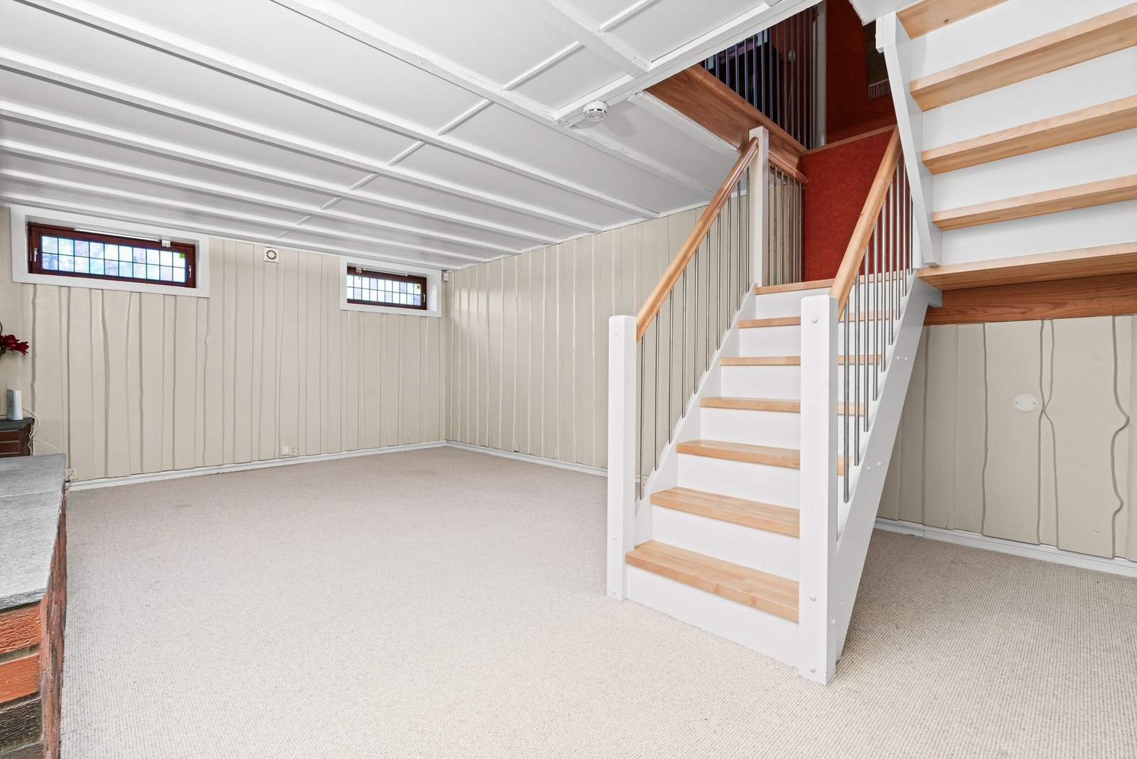 Ned til stort hobbyrom/kjellerstue med takhøyde på 2,30 m og gulvvarme Galleribilde