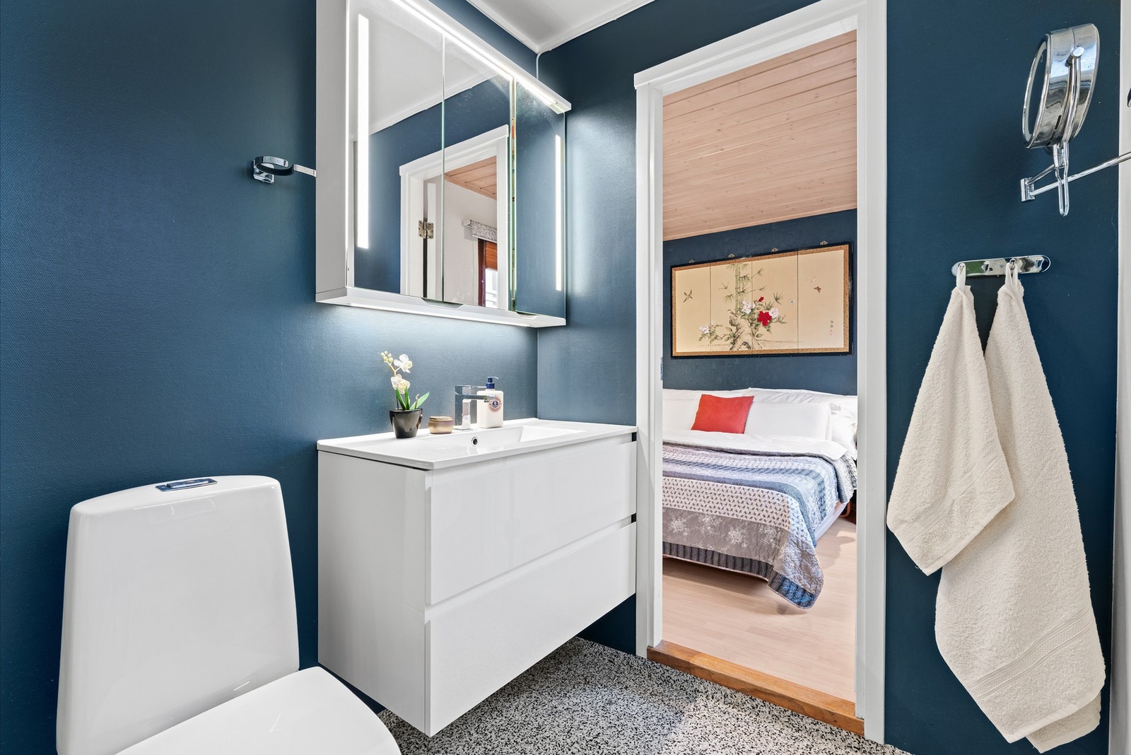 Et master-bedroom må så klart ha eget baderom, det kan du få her Galleribilde