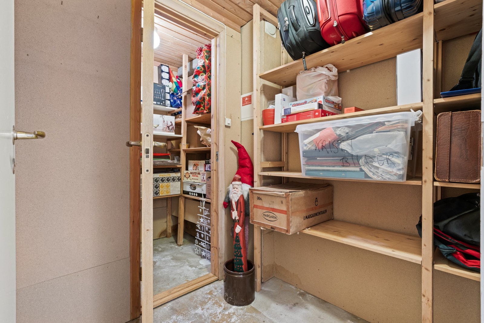 Bod med tilhørende matbod i bakkant Galleribilde