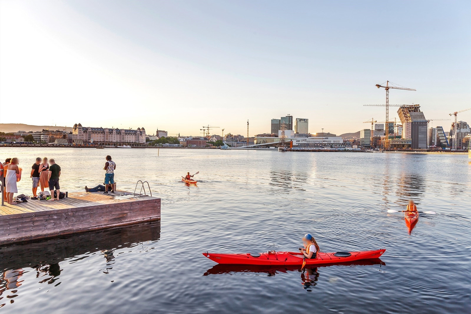 En liten gå- eller sykkeltur til Sørenga med sjøbad, stupetårn, svømmelengder og mulighet for å leie kajakk. Galleribilde