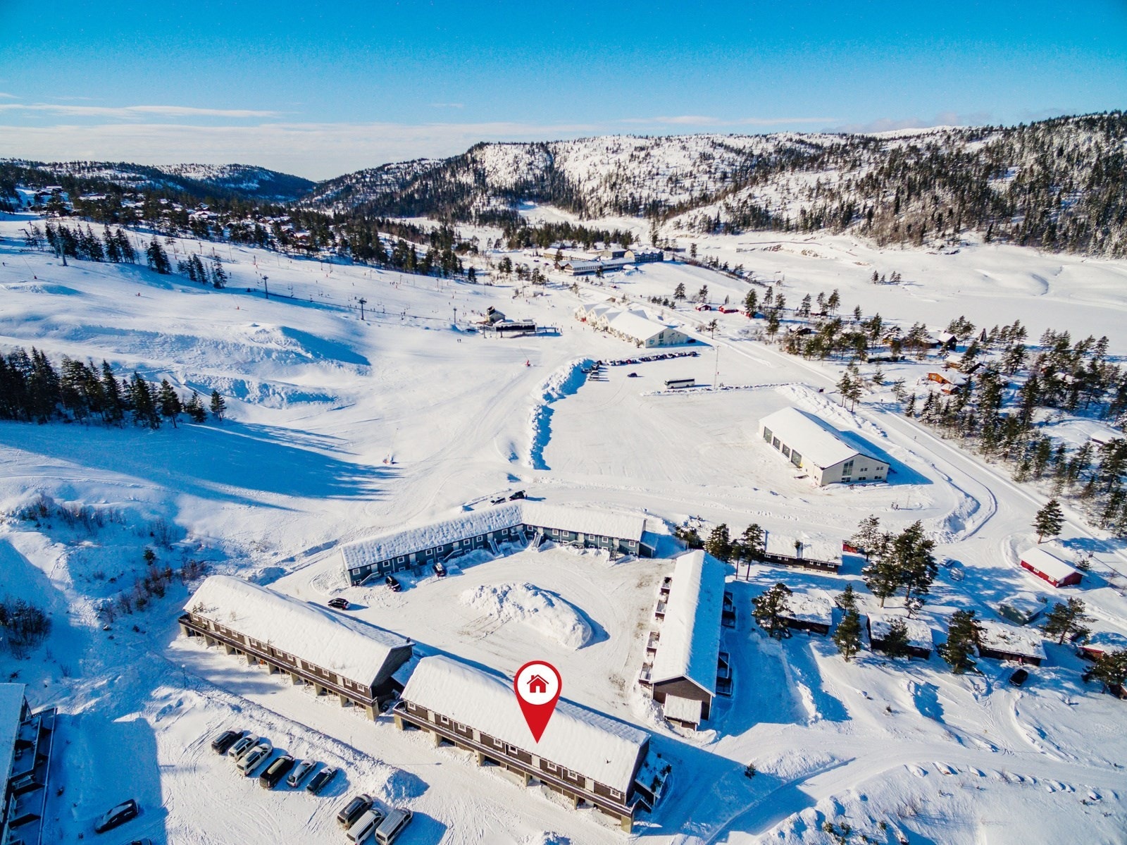 Umiddelbar nærhet til det populære Ski in/out på Gautefall! Her er det fine alpinbakker, koselig kafè/restaurant og fine langrennsløper. Galleribilde