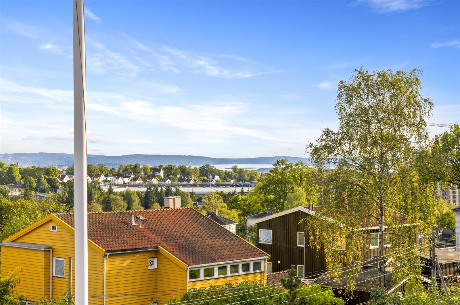 Tilbaketrukket og rolig beliggenhet i et attraktivt og barnevennlig boligstrøk. Galleribilde