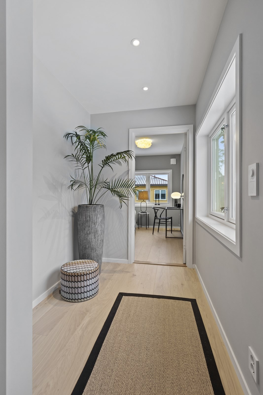 Mellomgang til soverom 4, med avsatt plass til garderobeskap for ytterligere oppbevaring (garderobeskap kan leveres etter særskilt avtale med selger). Galleribilde