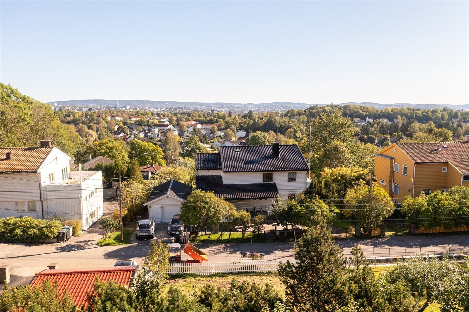 Fra stuen og balkongen får du en spektakulær utsikt over byen. Galleribilde