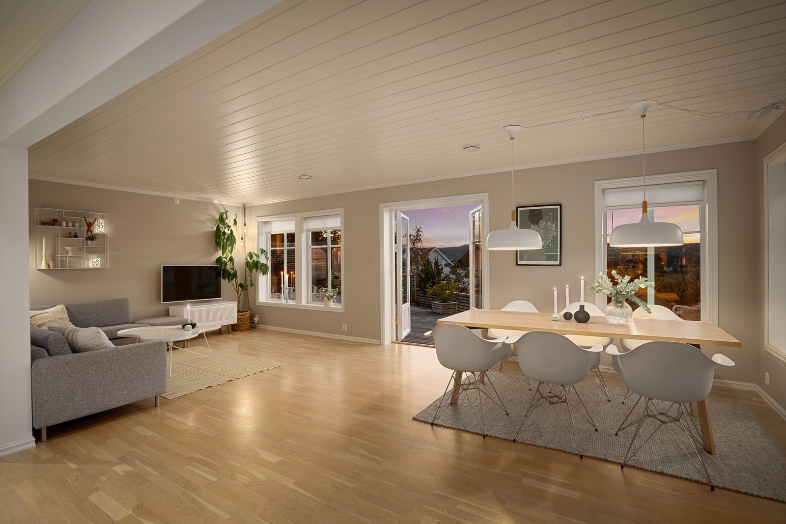 Boligen har god standard på innredninger, overflater og utstyr. Galleribilde