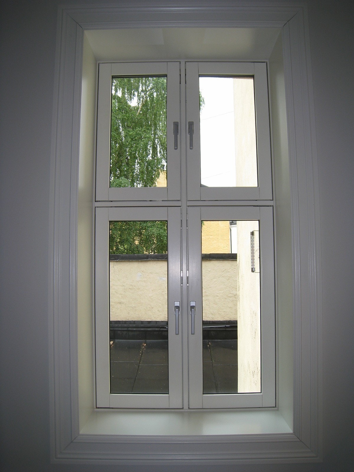 Ett av to nye vinduer på kjøkken Galleribilde