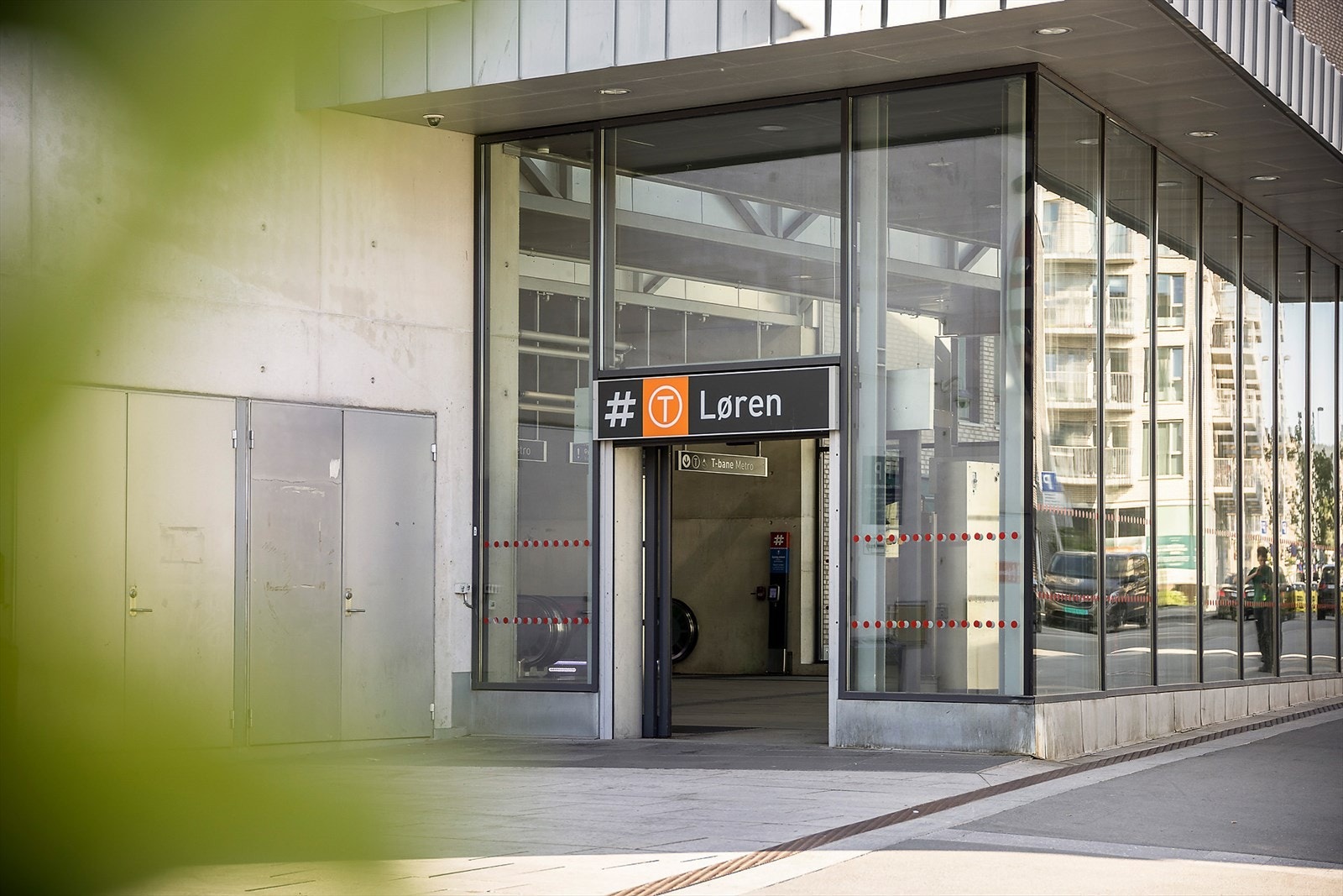 Fra leiligheten er det kort spasertur bort til Løren T-bane. Galleribilde