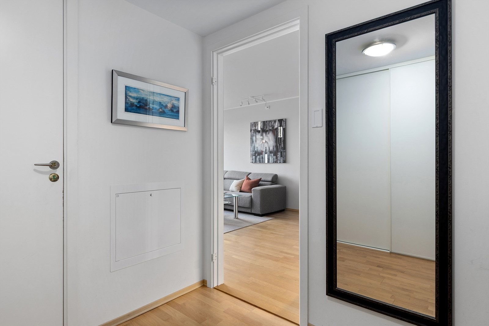 I tillegg til oppbevaringsplass i entreen, disponerer leiligheten kjellerbod på ca. 6,8m² Galleribilde