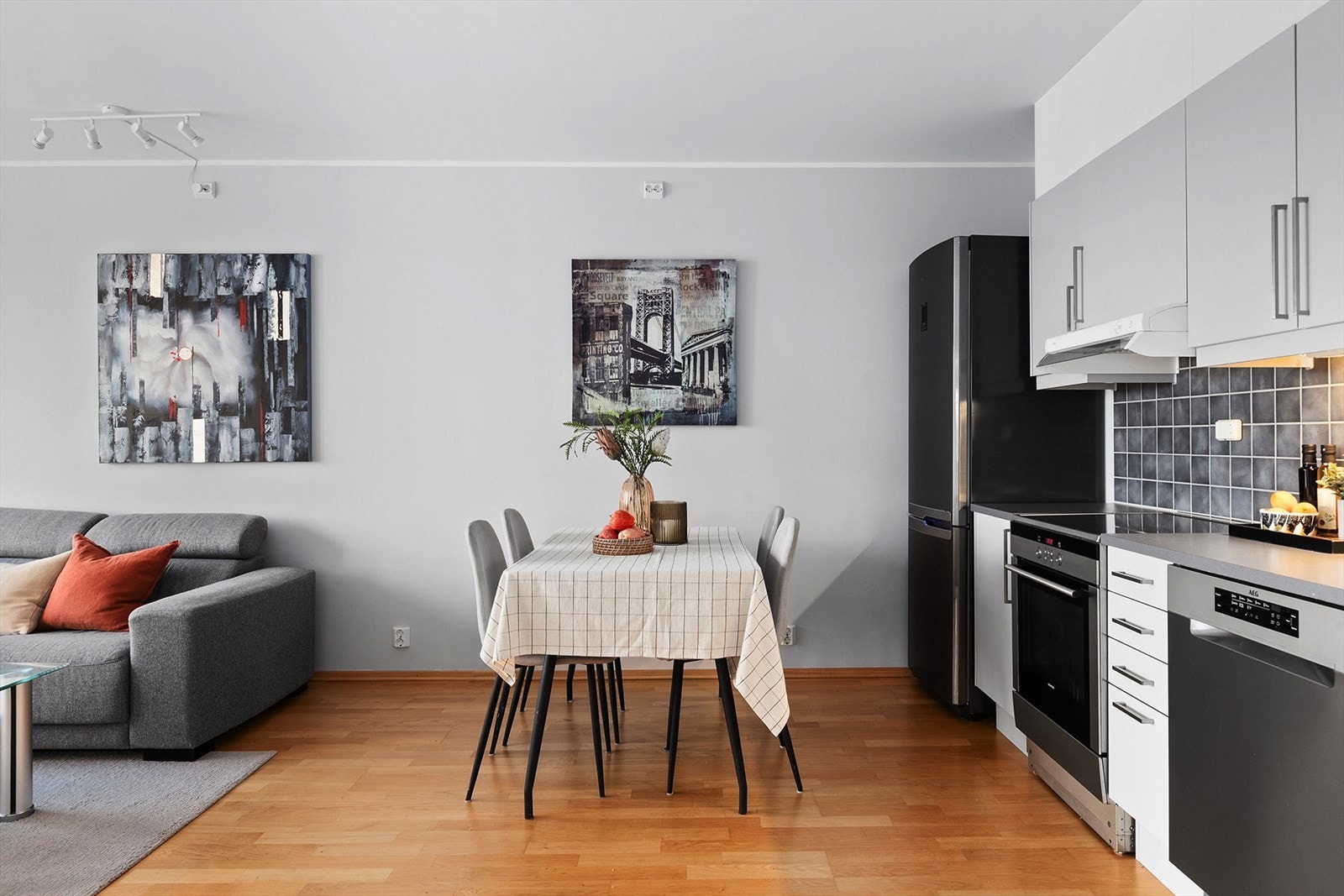 TV/Bredbånd er inkludert i felleskostnadene. Galleribilde