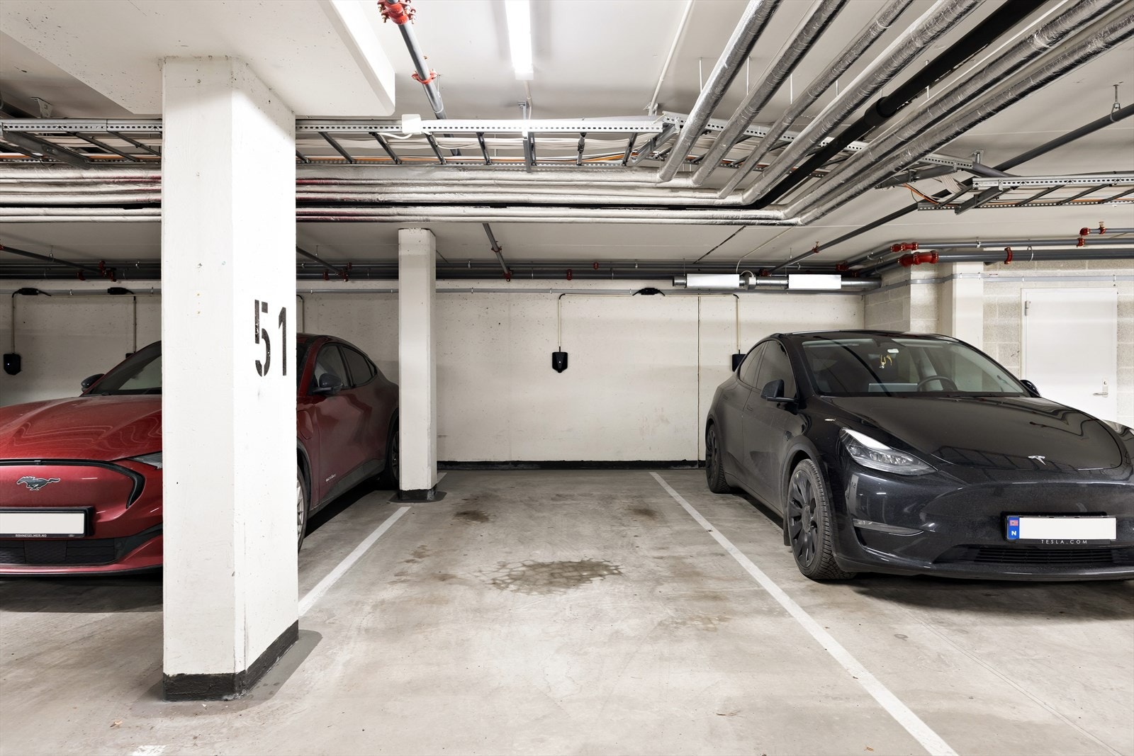 Leiligheten disponerer én garasjeplass med ladeboks for elbil, i felles garasjeanlegg. Galleribilde