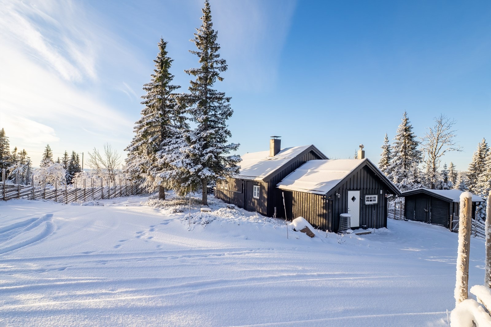 Området er et perfekt utgangspunkt for den friluftsinteresserte og benyttes hele året av skigåere, turgåere, fiskere og bærplukkere. Galleribilde