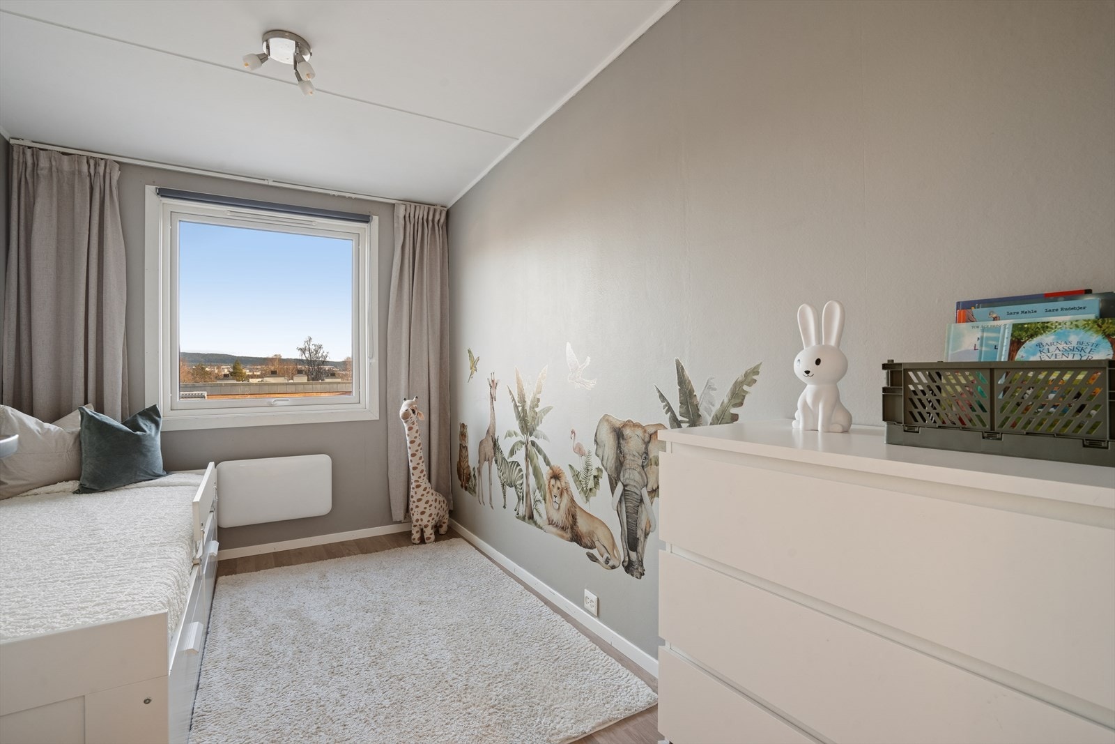 Ypperlig som barnerom, gjesterom eller hjemmekontor. Galleribilde