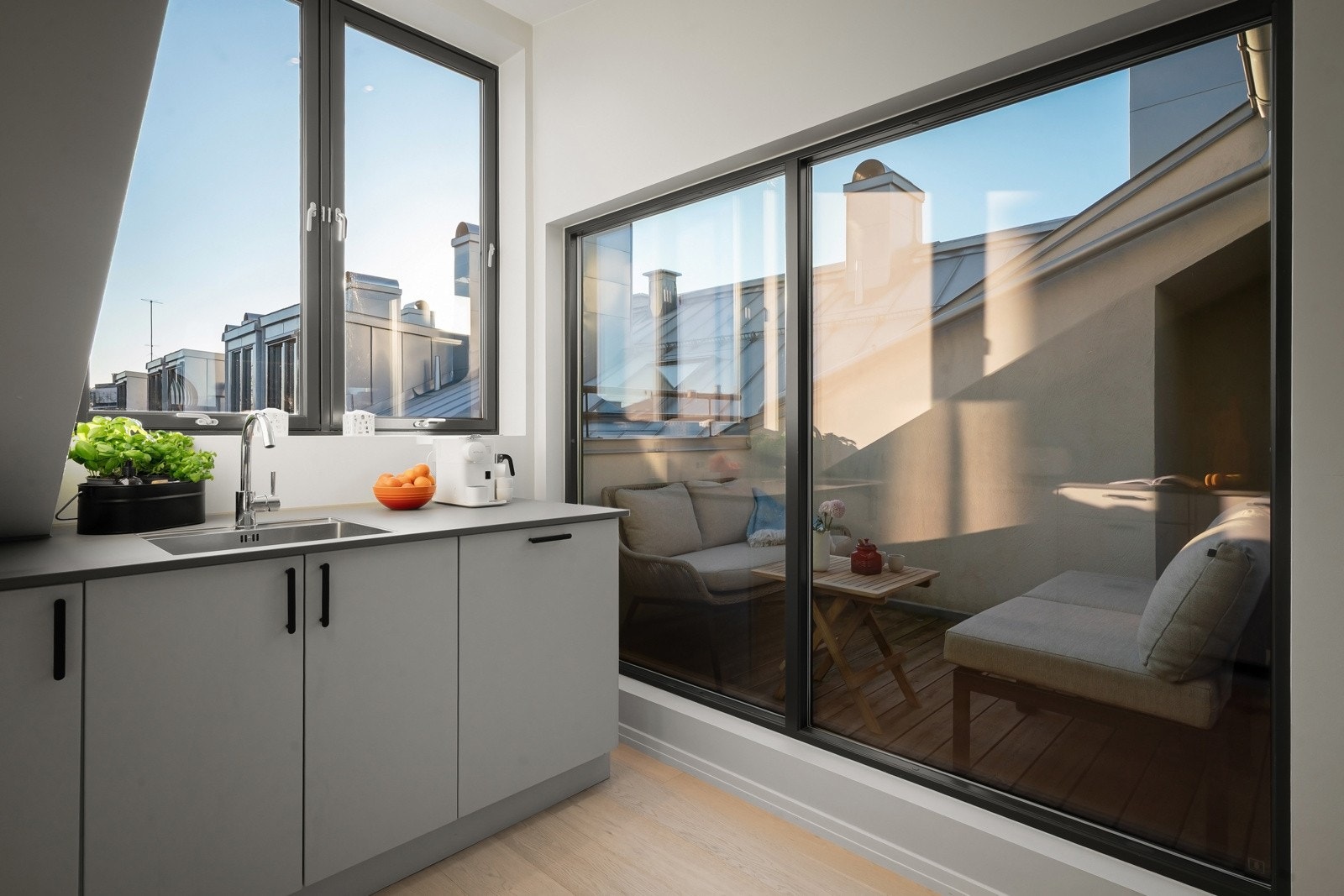 Kjøkken mot terrassen Galleribilde