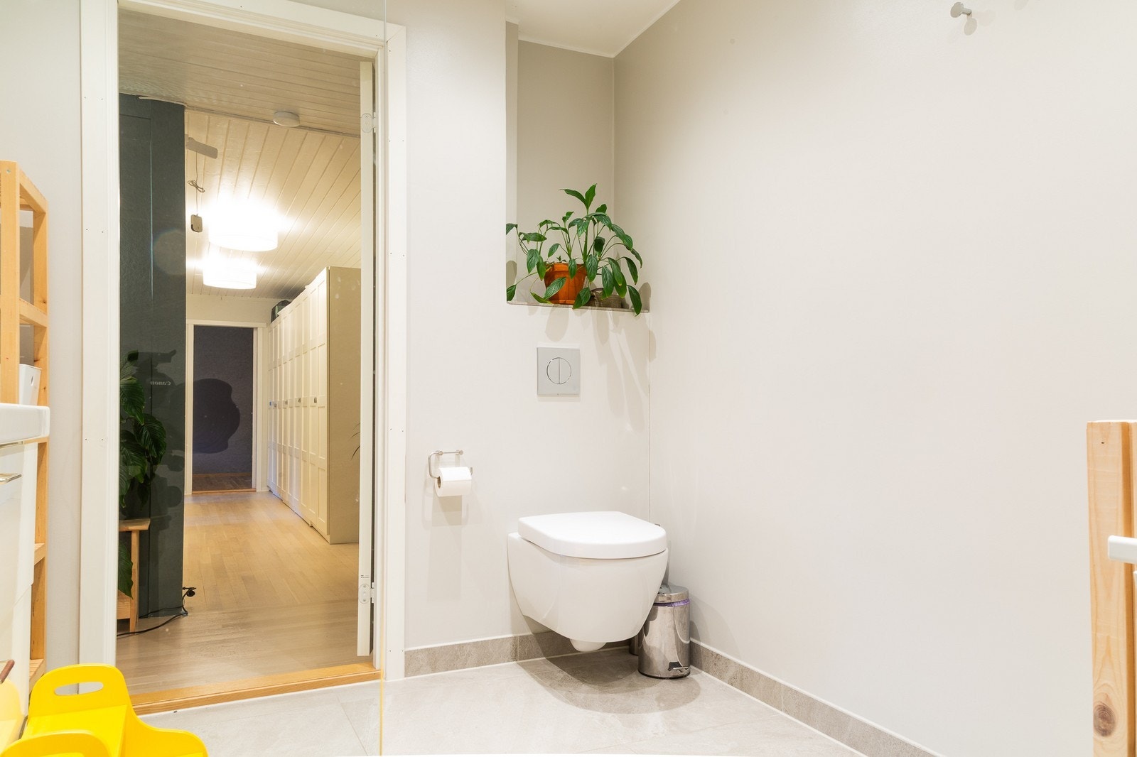 Boligen har 2 bad, noe som gir en praktisk hverdag. Galleribilde