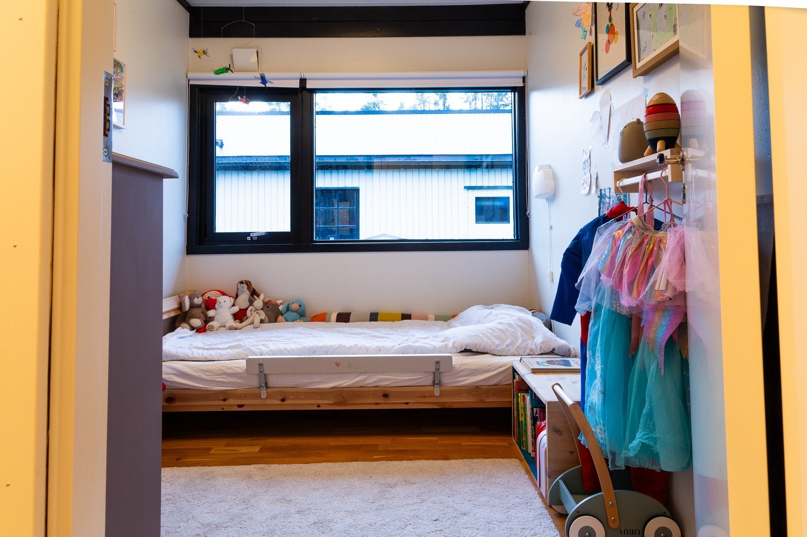 Soverom med god størrelse, egnet som barnerom, gjesterom eller kontor. Galleribilde