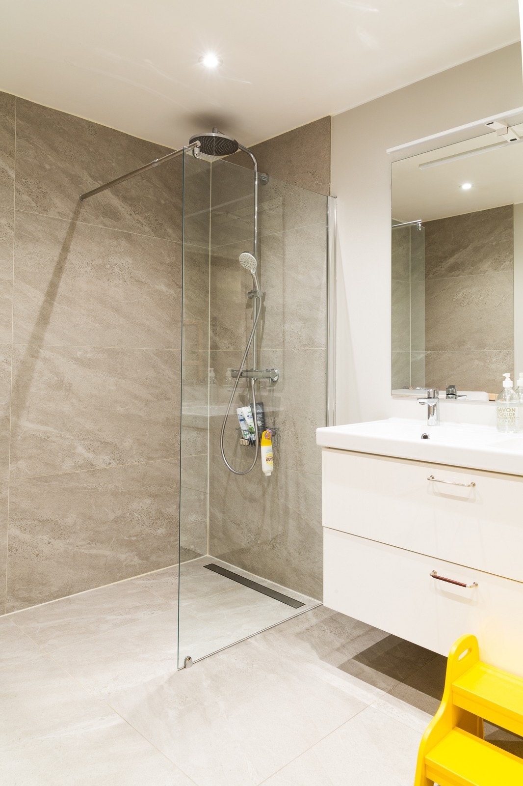 Hovedbadet fremstår romslig og funksjonelt med gode løsninger. Galleribilde