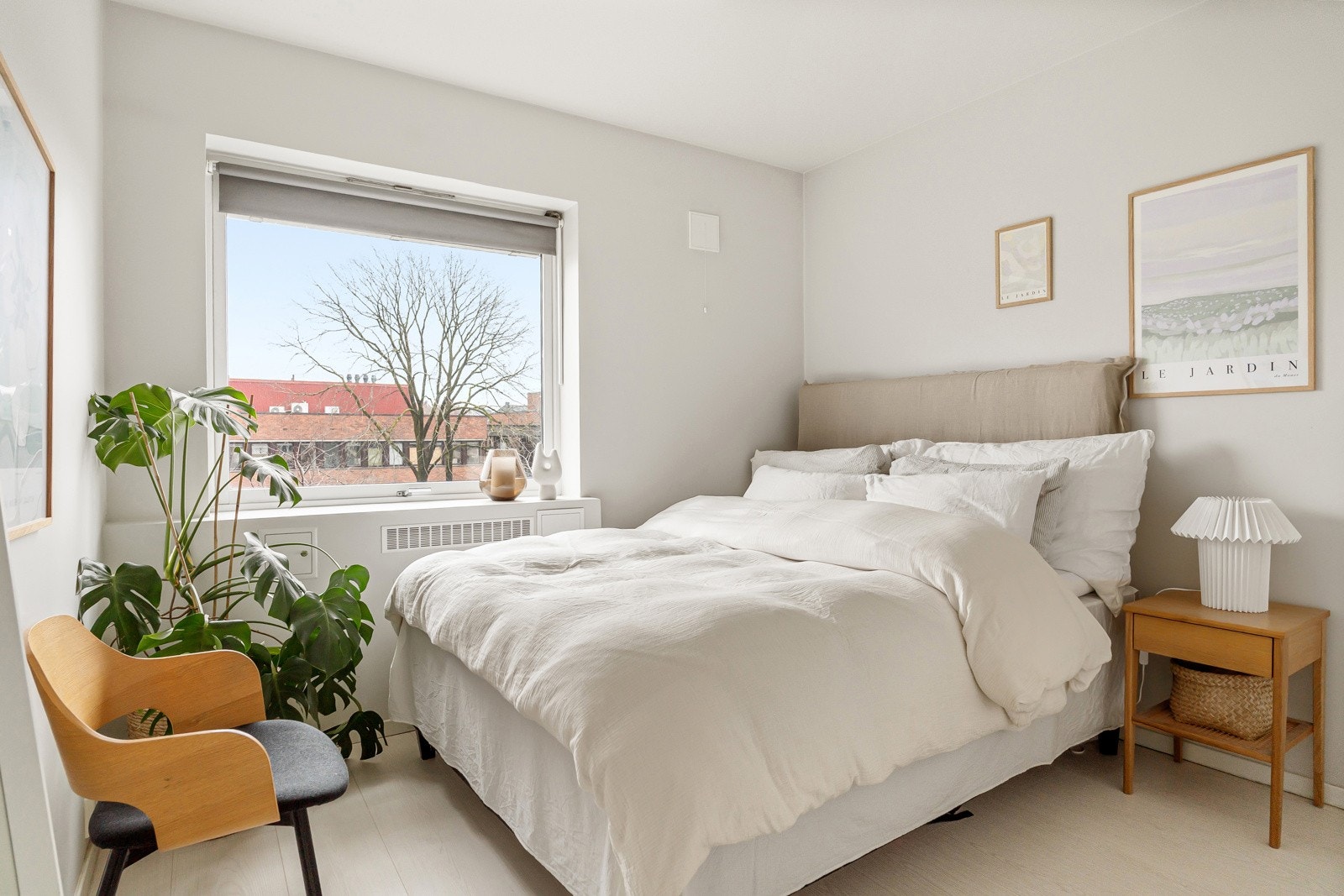 Hovedsoverom - her er det god plass til dobbeltseng med tilhørende møblement. Galleribilde