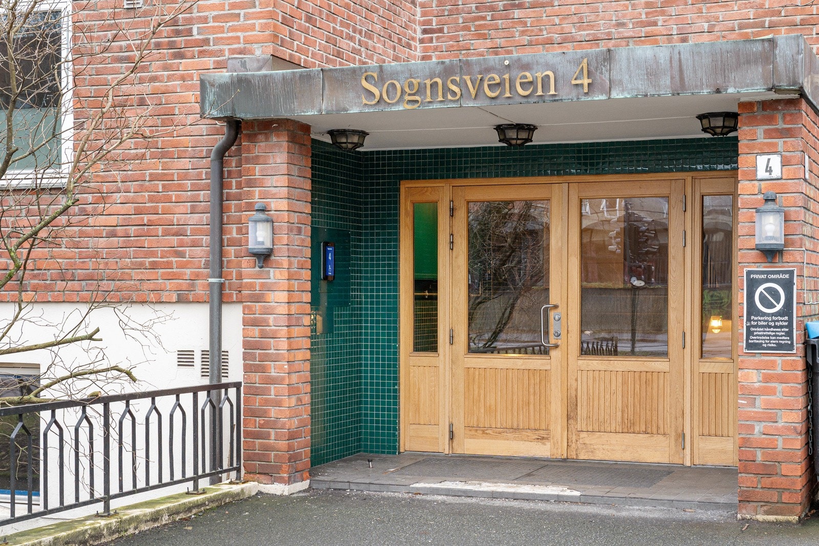 Høyt og fritt på attraktive Adamstuen ligger denne lekre selveierleiligheten med pent utsyn og minimalt med innsyn. Galleribilde