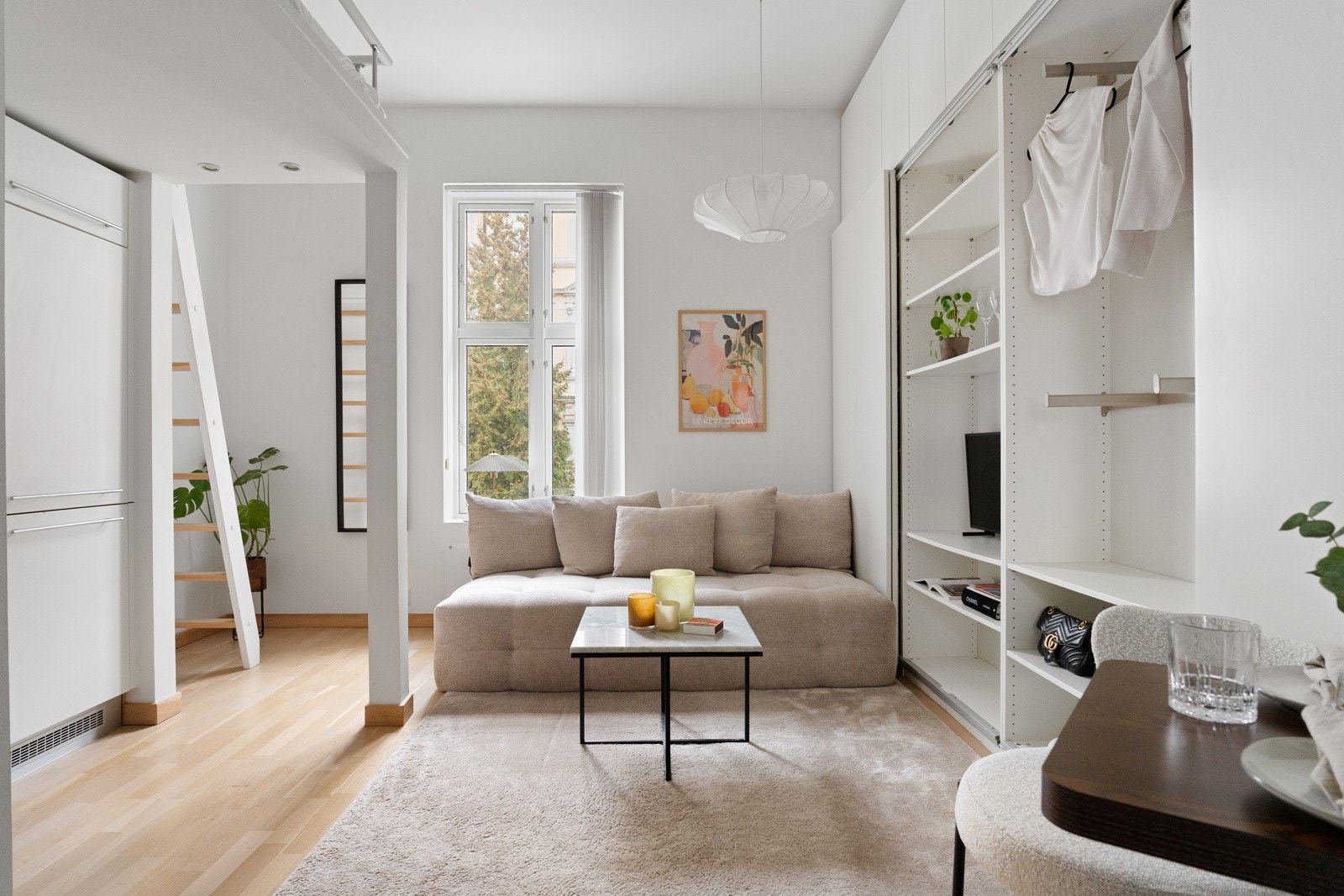 Tor Martin Tinderholt v/Privatmegleren Aksept har gleden av å ønske velkommen til denne lekre leiligheten i Observatoriegata 12! Galleribilde