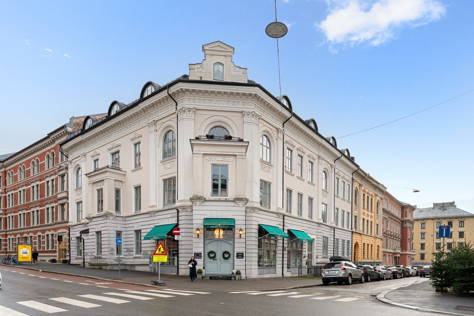 Velkommen til Observatoriegata 12, en fantastisk beliggenhet som kombinerer praktisk urban livsstil med en god atmosfære i en bygård fra århundreskifte. Galleribilde