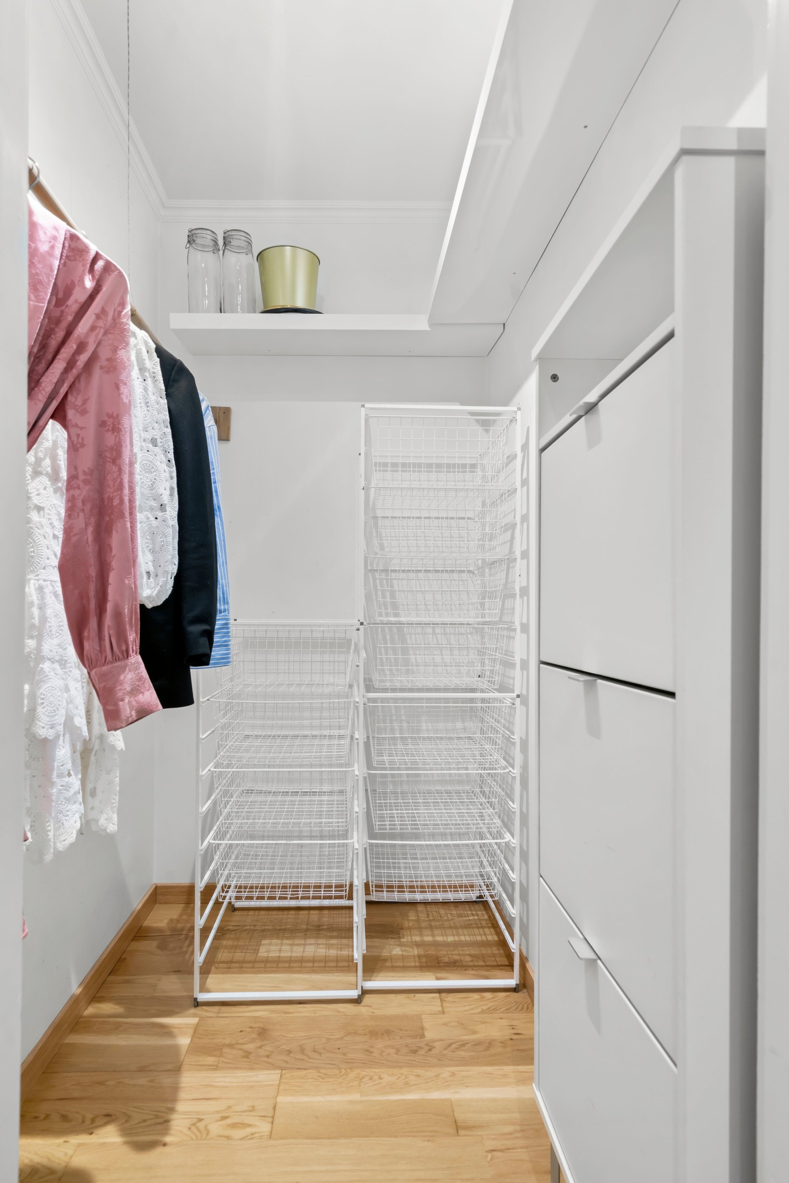 Innvendig bod gir ytterligere oppbevaringsløsninger. Galleribilde