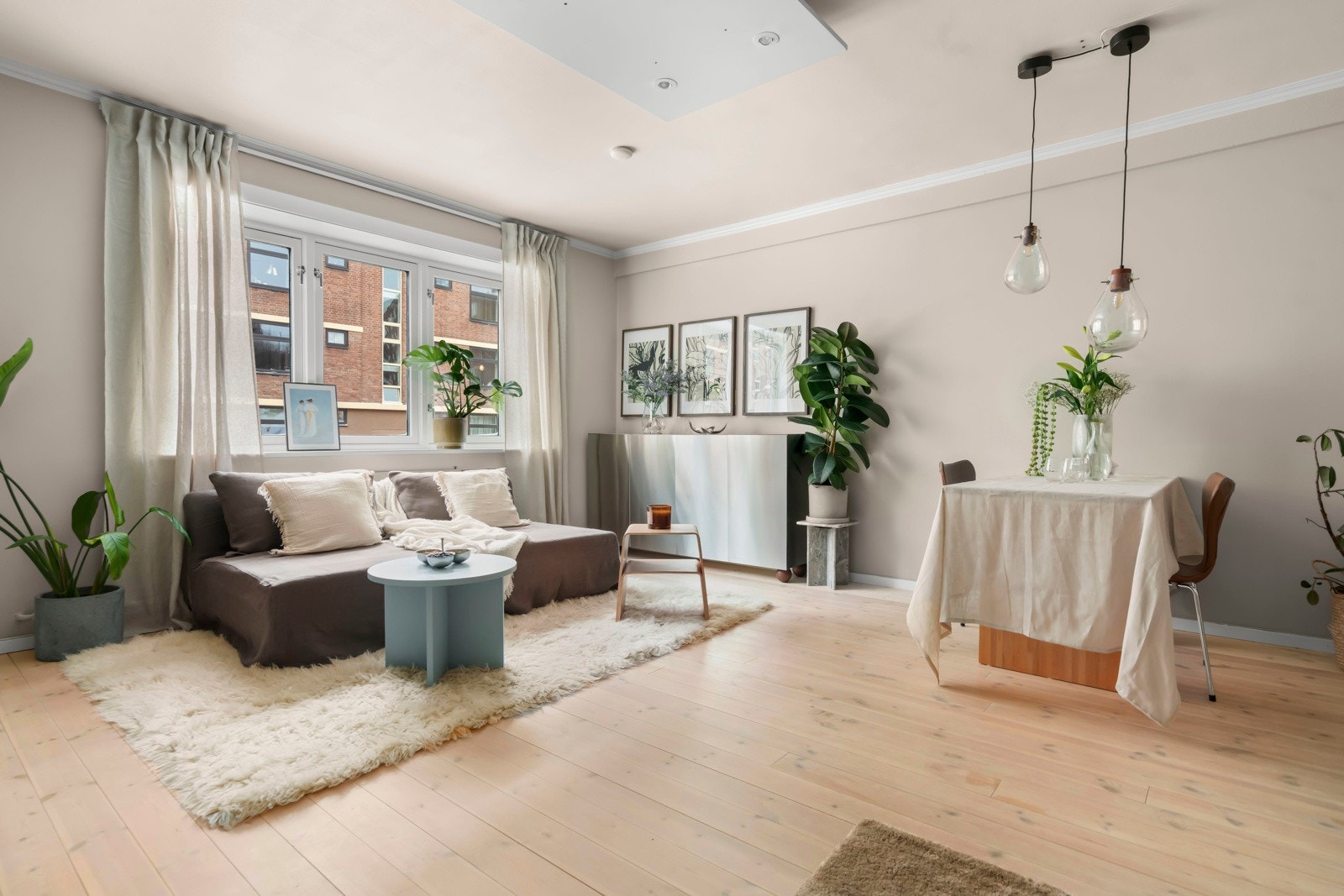 Tor Martin Tinderholt v/Privatmegleren Aksept har gleden av å ønske velkommen til Hans Barliens gate 1B! Galleribilde