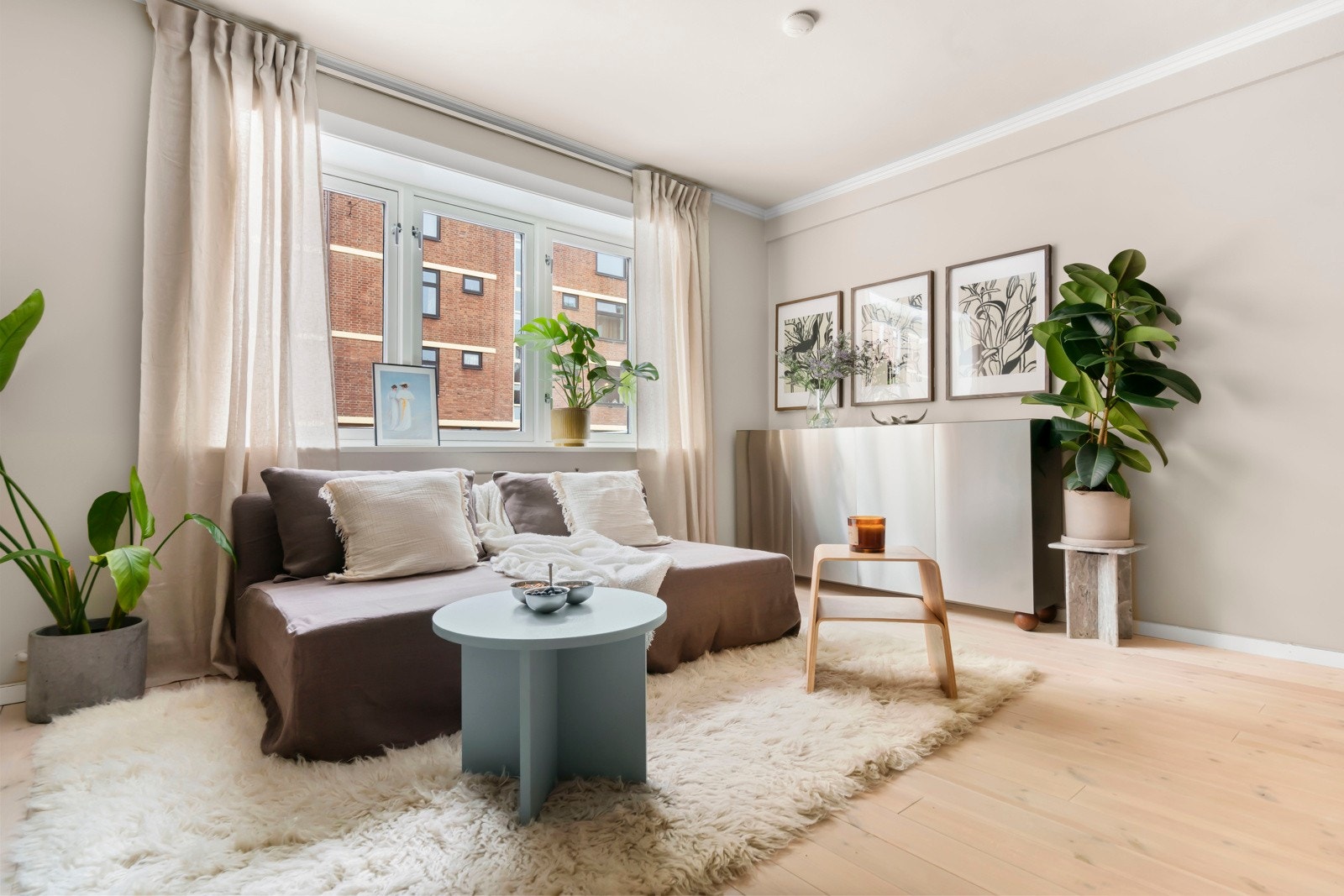 I stuen er det god plass til sofagruppe med tilhørende møblement. Galleribilde