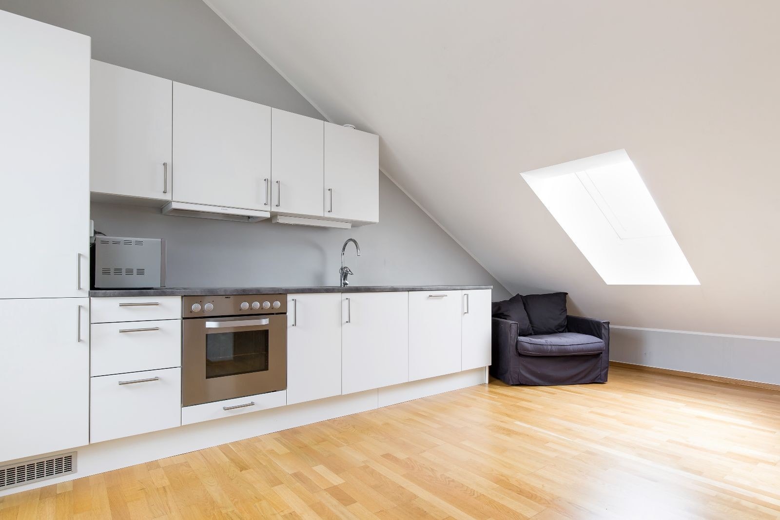 Stor og åpen stue/kjøkkenløsning Galleribilde