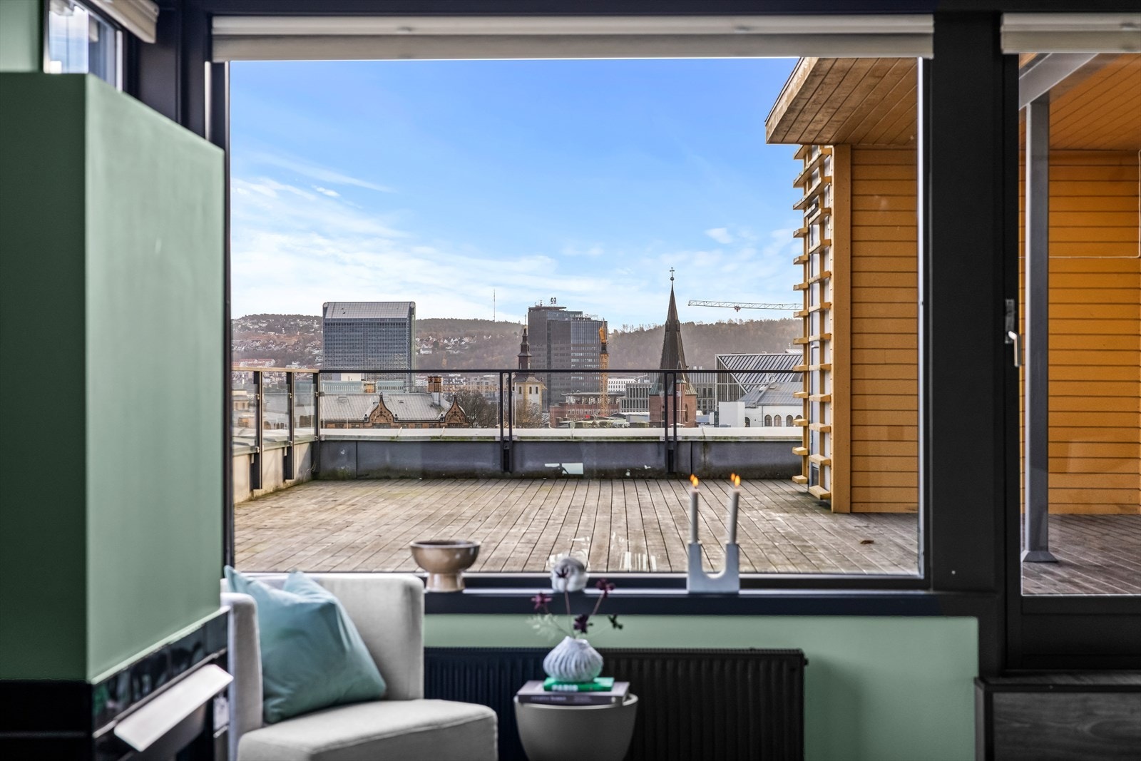 Det er lagt opp egen strømkrets til jacuzzi på terrassen. Galleribilde