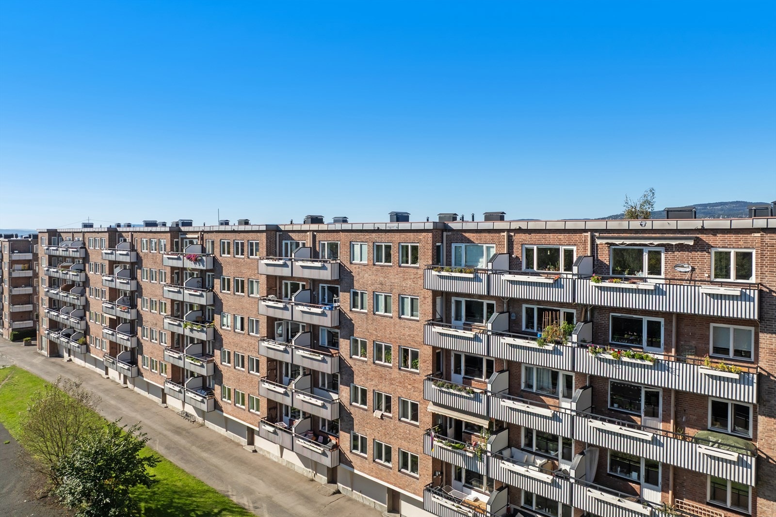 Dette er en lys og innbydende 2-roms leilighet i attraktive Schouterrassen borettslag. Galleribilde