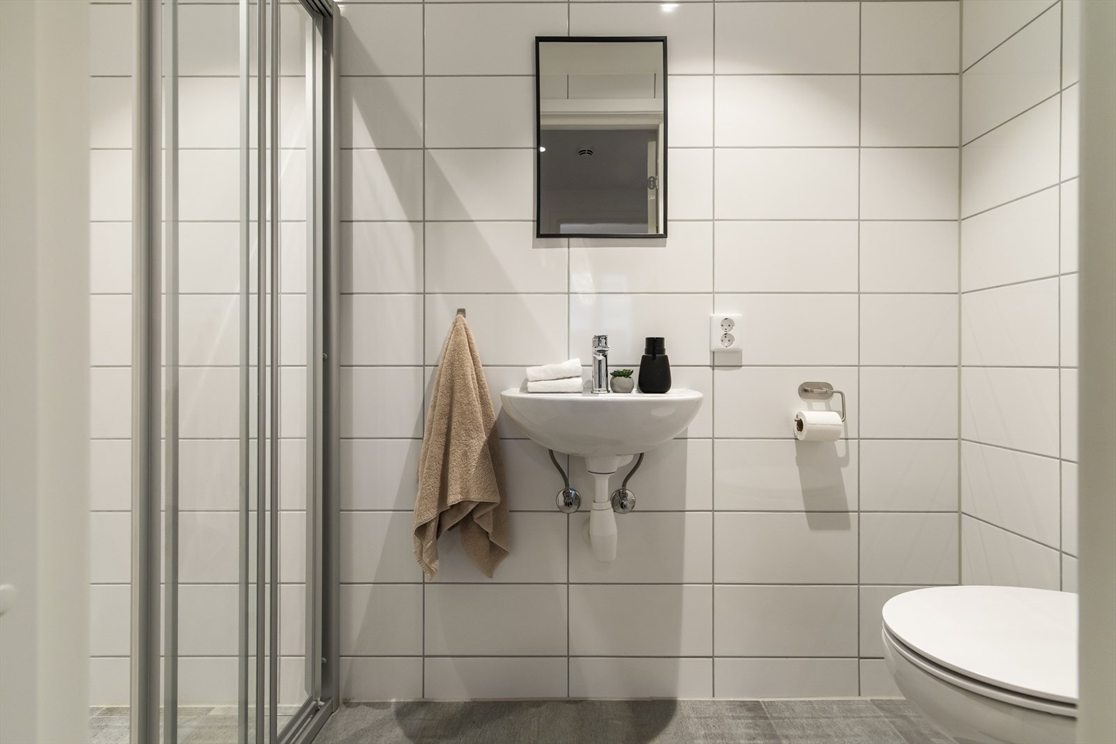 Bad med adgang fra entréen. Galleribilde