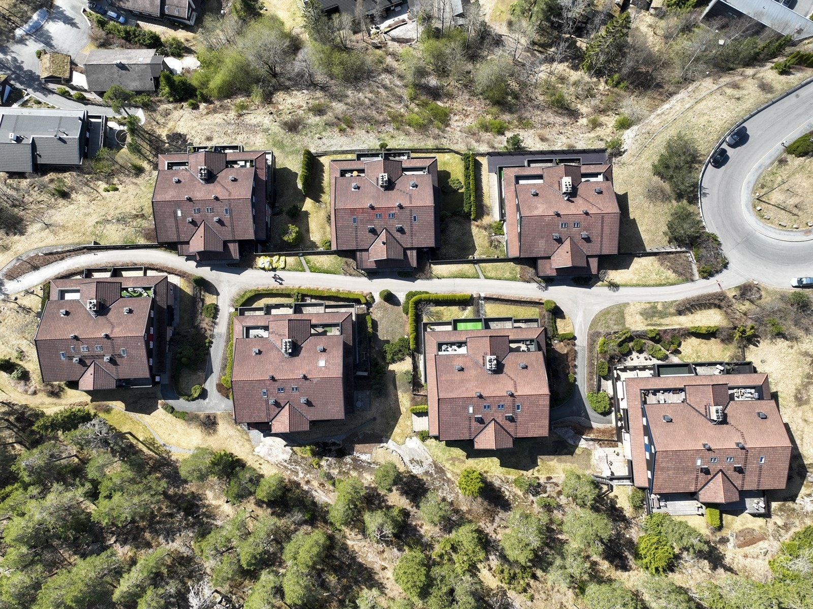 Hospitsveien 11c ligger innerst på nedsiden av tomten. Galleribilde